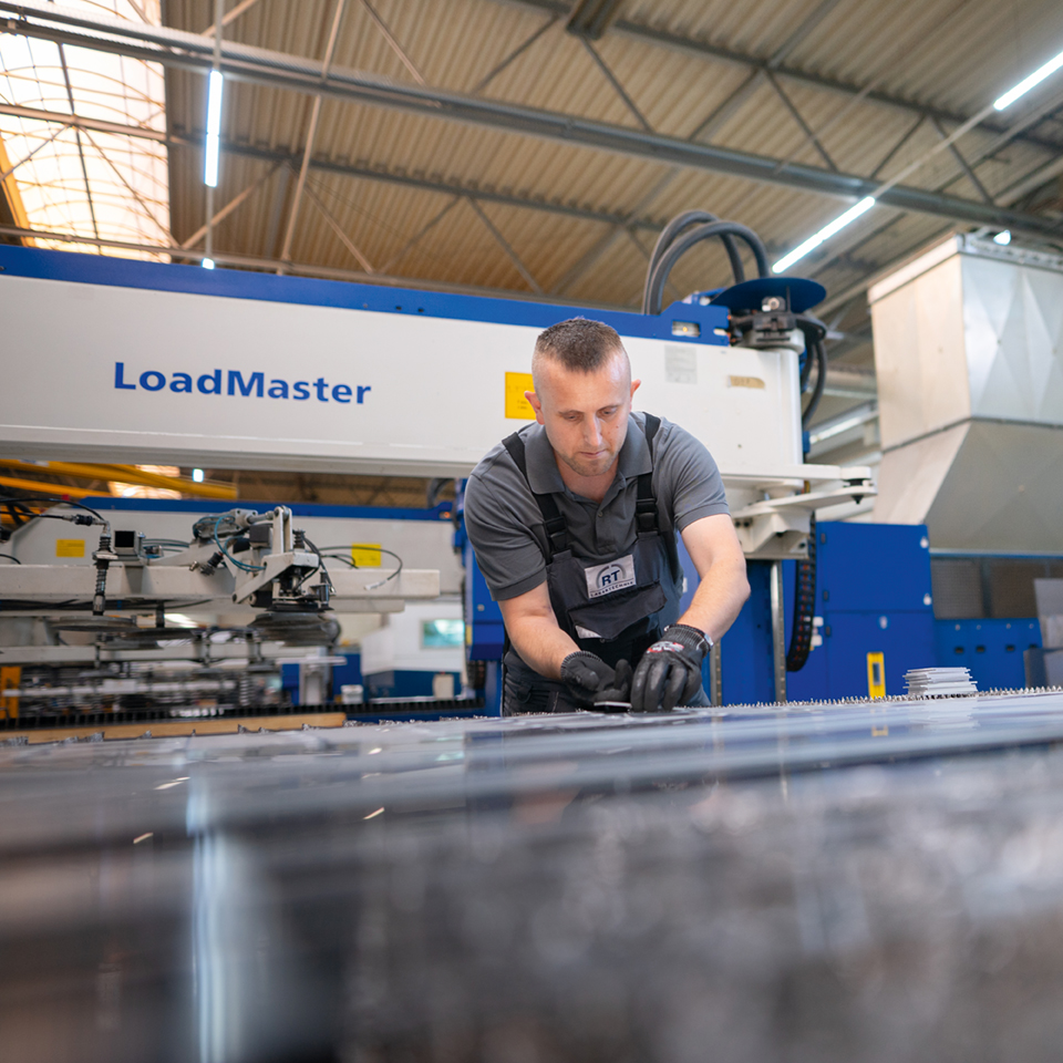 RT-lasertechnik-laserschneiden-4_slider