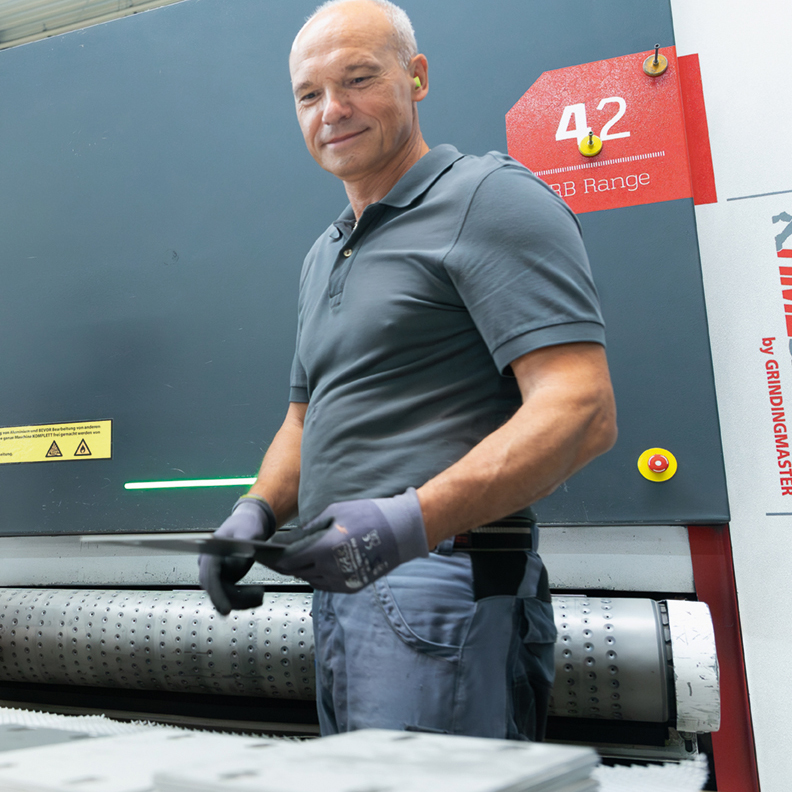 rt-lasertechnik-anarbeitung-2_slider